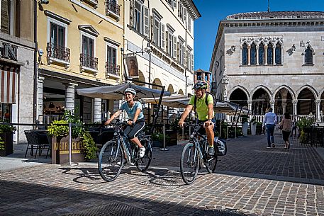 Alpe Adria cycle path - Venzone-Udine-Finanziato dal Fondo europeo di sviluppo regionale e Interreg V-A Italia-Austria 2014-2020 progetto BIKE NAT