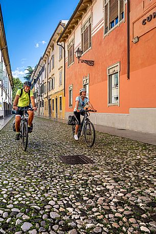 Alpe Adria cycle path - Venzone-Udine-Finanziato dal Fondo europeo di sviluppo regionale e Interreg V-A Italia-Austria 2014-2020 progetto BIKE NAT