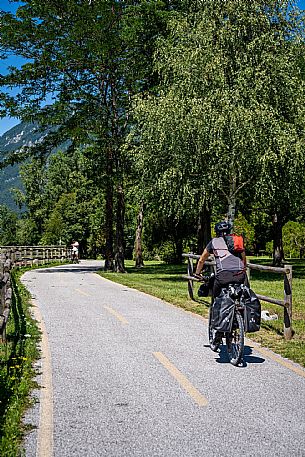 Alpe Adria cycle path - Venzone-Udine-Finanziato dal Fondo europeo di sviluppo regionale e Interreg V-A Italia-Austria 2014-2020 progetto BIKE NAT