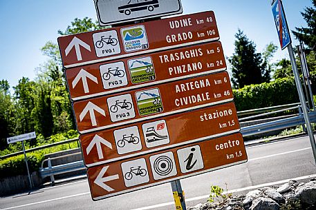 Alpe Adria cycle path - Venzone-Udine-Finanziato dal Fondo europeo di sviluppo regionale e Interreg V-A Italia-Austria 2014-2020 progetto BIKE NAT