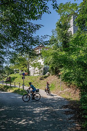 Alpe Adria cycle path - Venzone-Udine-Finanziato dal Fondo europeo di sviluppo regionale e Interreg V-A Italia-Austria 2014-2020 progetto BIKE NAT