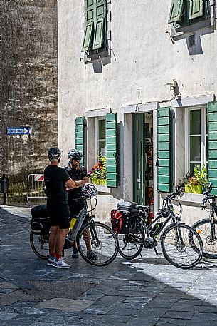 Alpe Adria cycle path - Venzone-Udine-Finanziato dal Fondo europeo di sviluppo regionale e Interreg V-A Italia-Austria 2014-2020 progetto BIKE NAT