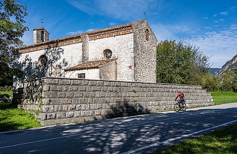 Alpe Adria cycle path - Venzone-Udine-Finanziato dal Fondo europeo di sviluppo regionale e Interreg V-A Italia-Austria 2014-2020 progetto BIKE NAT