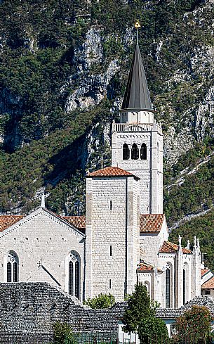 Alpe Adria cycle path - Venzone-Udine-Finanziato dal Fondo europeo di sviluppo regionale e Interreg V-A Italia-Austria 2014-2020 progetto BIKE NAT