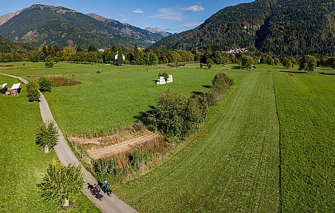 Alpe Adria cycle path - Carnia-Paluzza-Finanziato dal Fondo europeo di sviluppo regionale e Interreg V-A Italia-Austria 2014-2020 progetto BIKE NAT