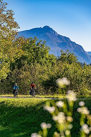 Alpe Adria cycle path - Carnia-Paluzza-Finanziato dal Fondo europeo di sviluppo regionale e Interreg V-A Italia-Austria 2014-2020 progetto BIKE NAT