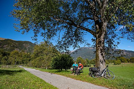 Alpe Adria cycle path - Carnia-Paluzza-Finanziato dal Fondo europeo di sviluppo regionale e Interreg V-A Italia-Austria 2014-2020 progetto BIKE NAT