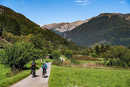 Alpe Adria cycle path - Carnia-Paluzza-Finanziato dal Fondo europeo di sviluppo regionale e Interreg V-A Italia-Austria 2014-2020 progetto BIKE NAT