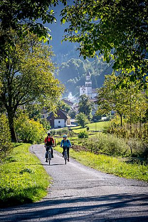 Alpe Adria cycle path - Carnia-Paluzza-Finanziato dal Fondo europeo di sviluppo regionale e Interreg V-A Italia-Austria 2014-2020 progetto BIKE NAT