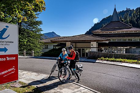 Alpe Adria cycle path - Carnia-Paluzza-Finanziato dal Fondo europeo di sviluppo regionale e Interreg V-A Italia-Austria 2014-2020 progetto BIKE NAT