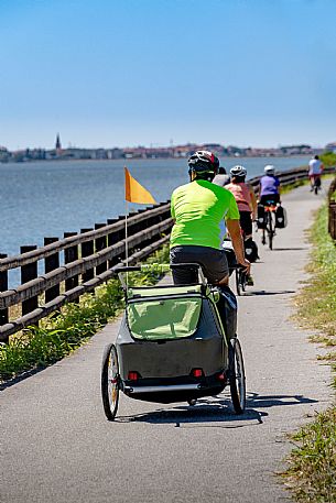 Alpe Adria cycle path - Udine-Grado-Finanziato dal Fondo europeo di sviluppo regionale e Interreg V-A Italia-Austria 2014-2020 progetto BIKE NAT