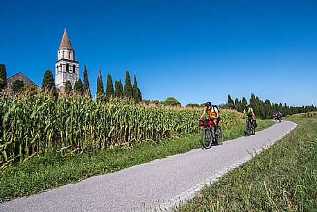 Alpe Adria cycle path - Udine-Grado-Finanziato dal Fondo europeo di sviluppo regionale e Interreg V-A Italia-Austria 2014-2020 progetto BIKE NAT