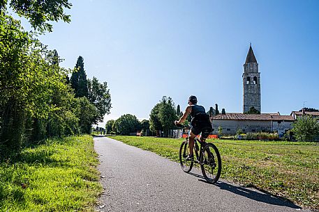 Alpe Adria cycle path - Udine-Grado-Finanziato dal Fondo europeo di sviluppo regionale e Interreg V-A Italia-Austria 2014-2020 progetto BIKE NAT